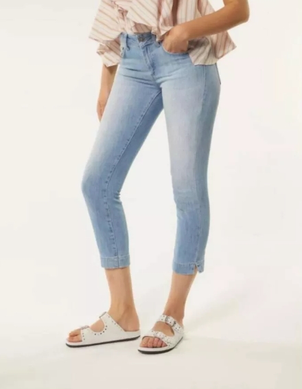 Overskrift：Når stil møder attitude – mine oplevelser med Dondup jeans, bukser og jakker